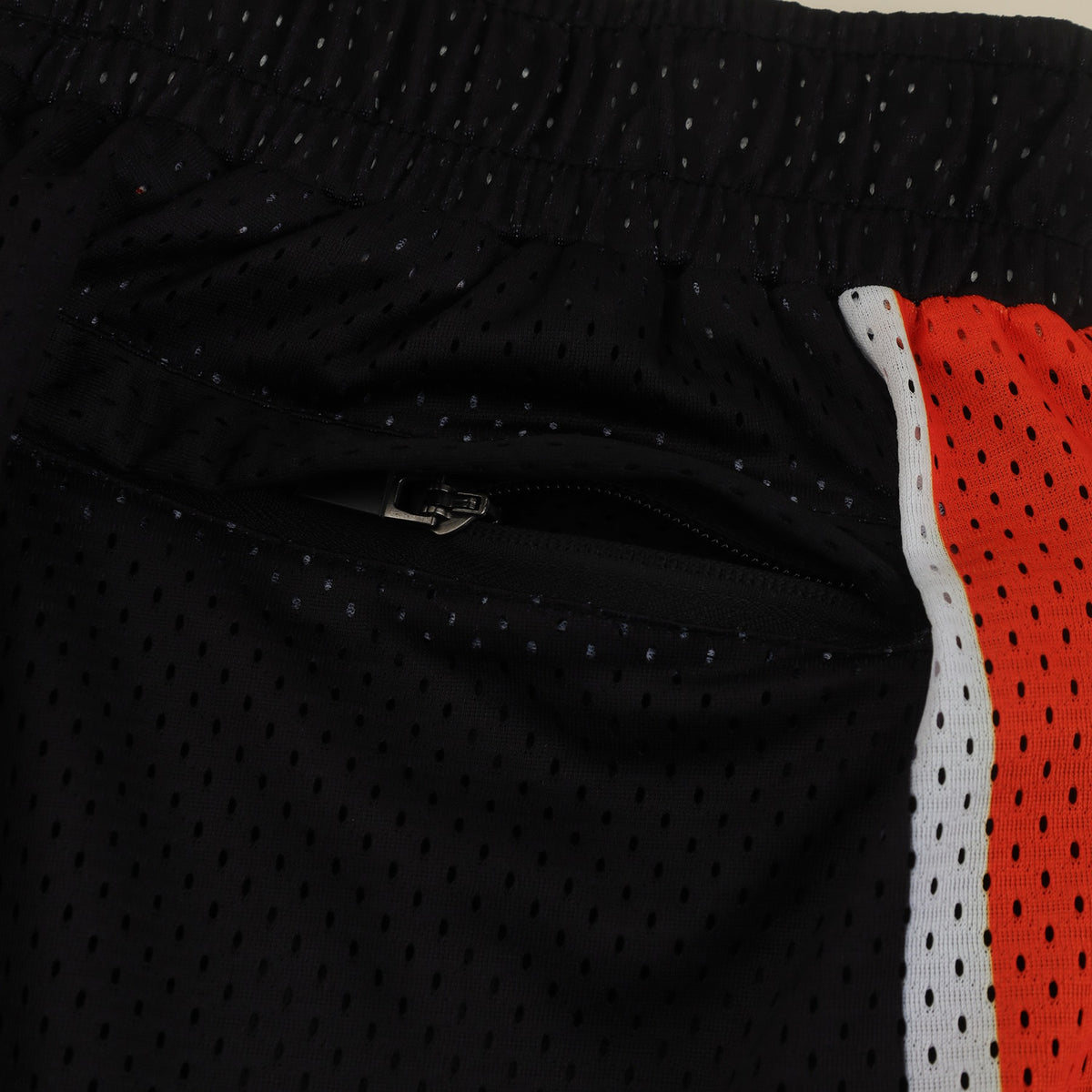 Crows Ultimate Mesh Shorts – open zip pocket