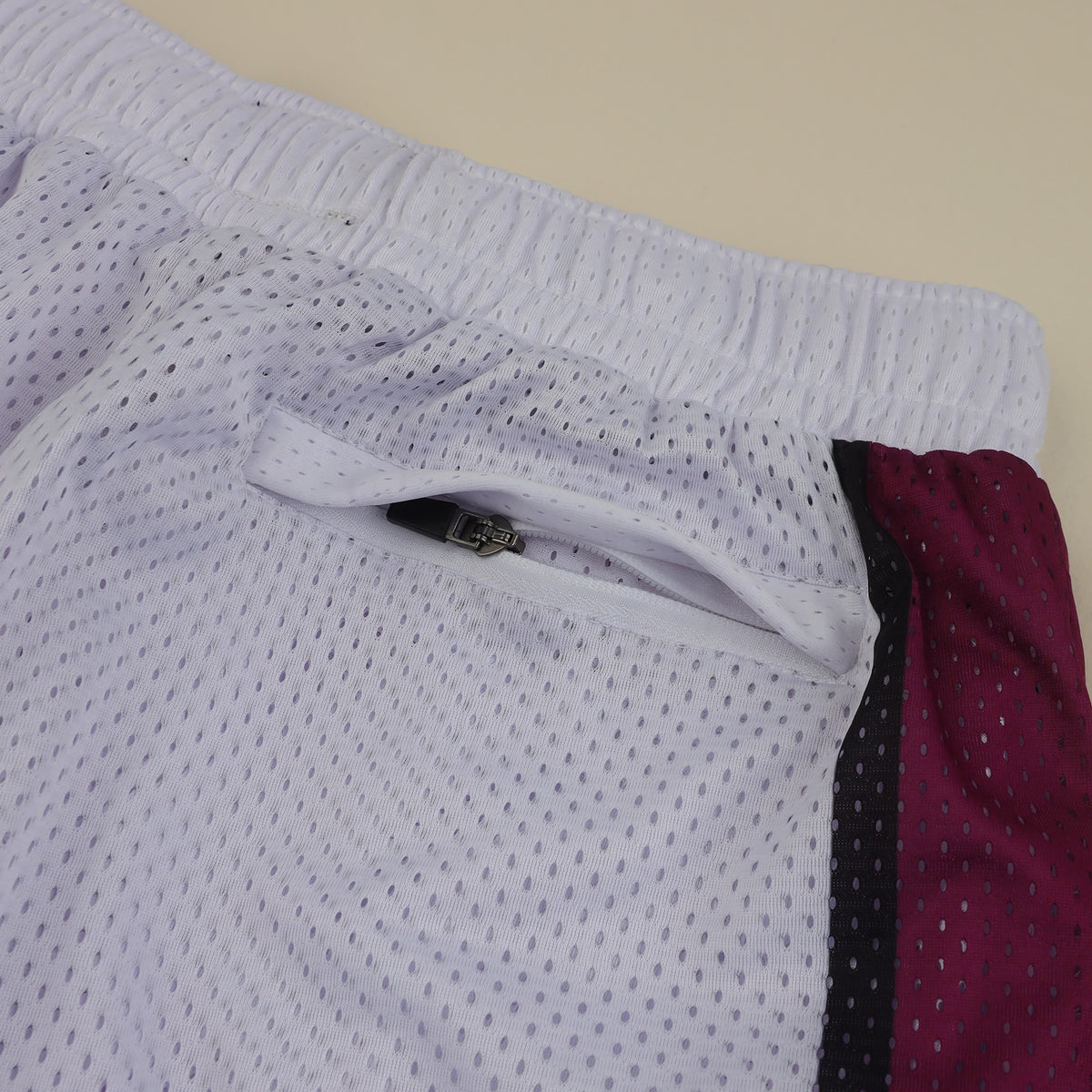 Eagles Ultimate Mesh Shorts – open zip pocket